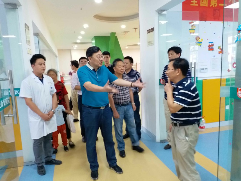 湖南發(fā)展集團蘇德輝總經理蒞臨湘西博愛康復醫(yī)院調研考察