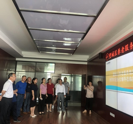 長沙、湘潭市人大調(diào)研發(fā)展養(yǎng)老公司雷鋒路社區(qū)居家養(yǎng)老服務(wù)中心